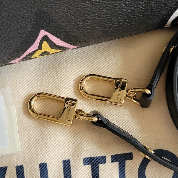 NeoNoe Wild at Heart Louis Vuitton Black Monogram Neo Noe Cross Body Bag - Picture 17 of 17